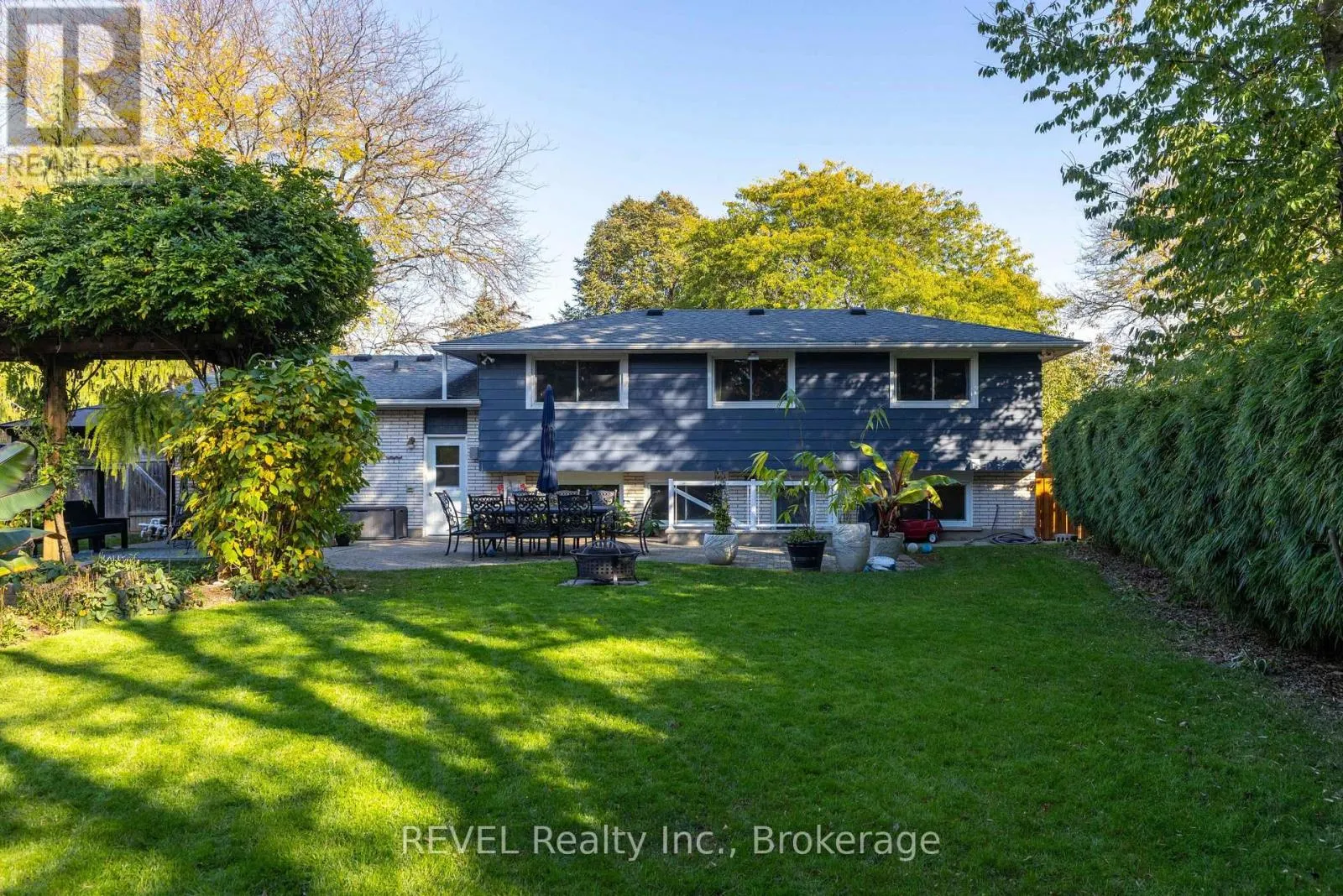 23 ROYAL YORK ROAD