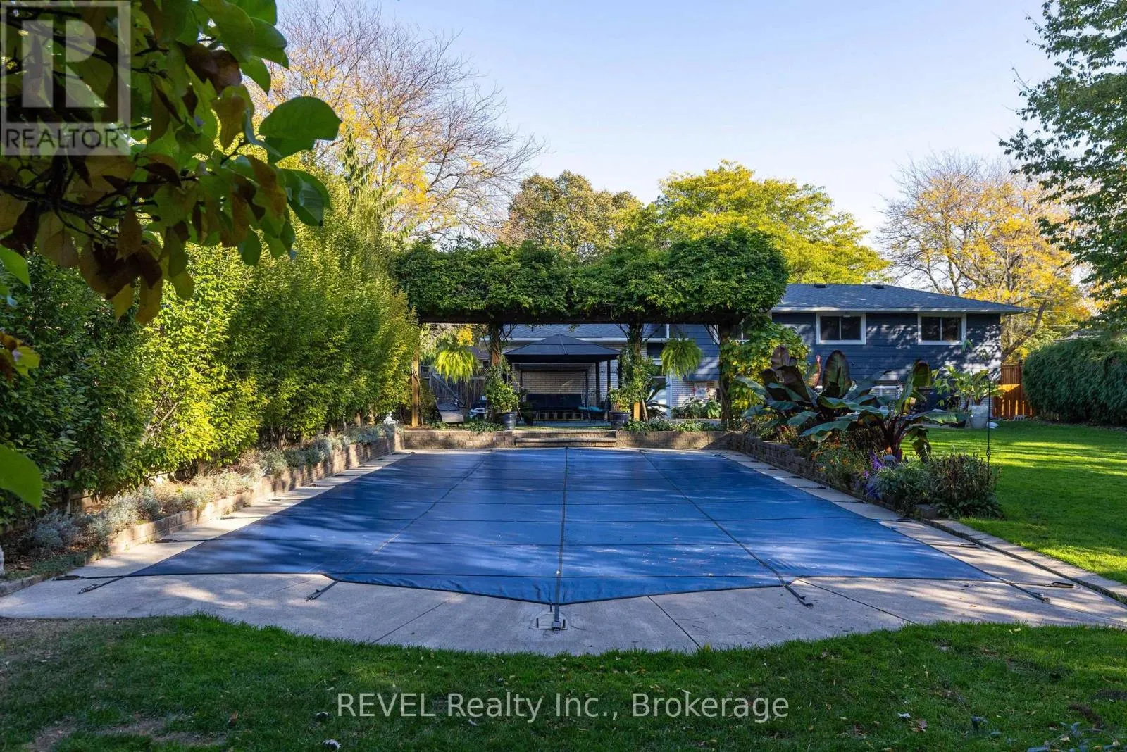23 ROYAL YORK ROAD