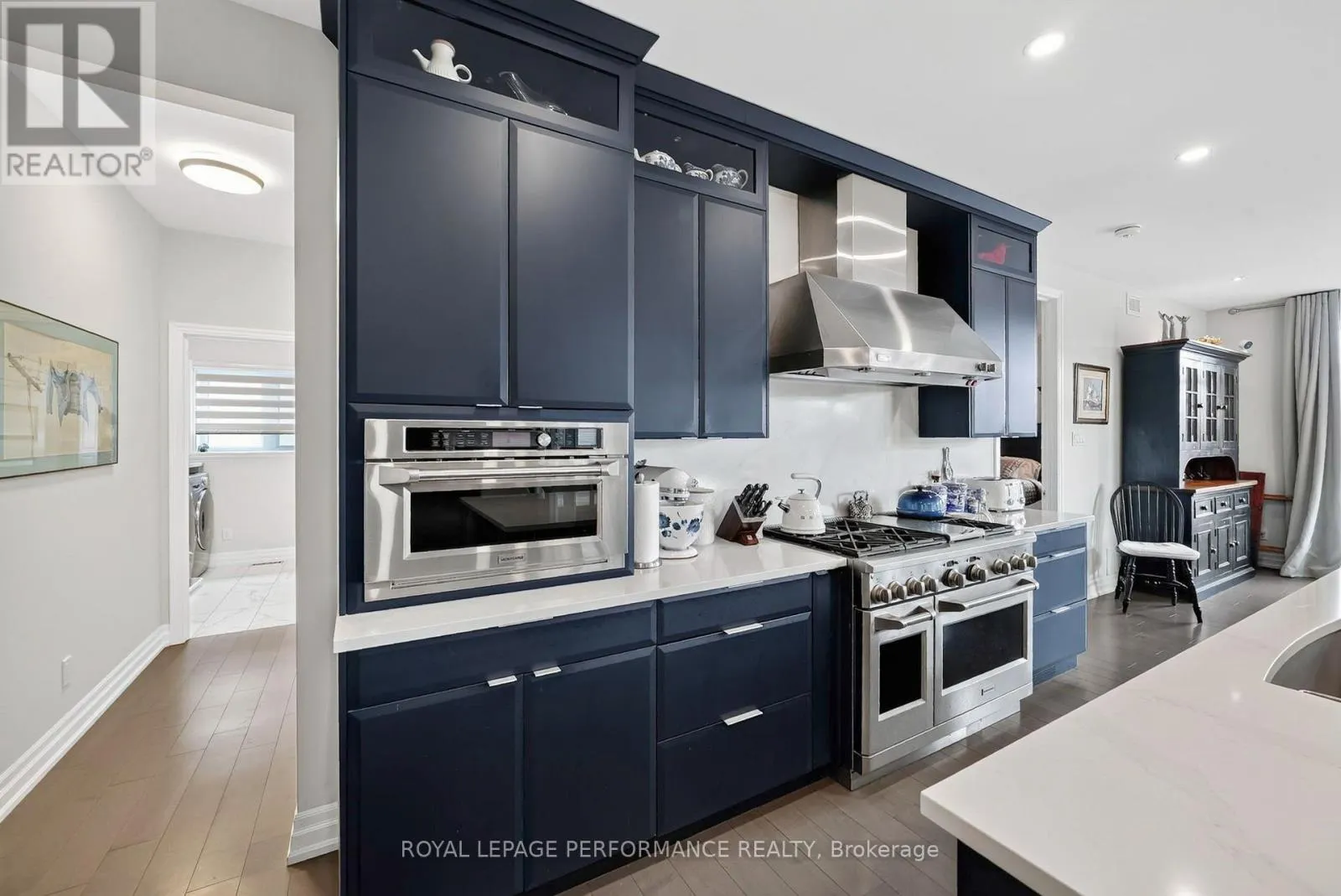 6727 YACHT BOULEVARD
