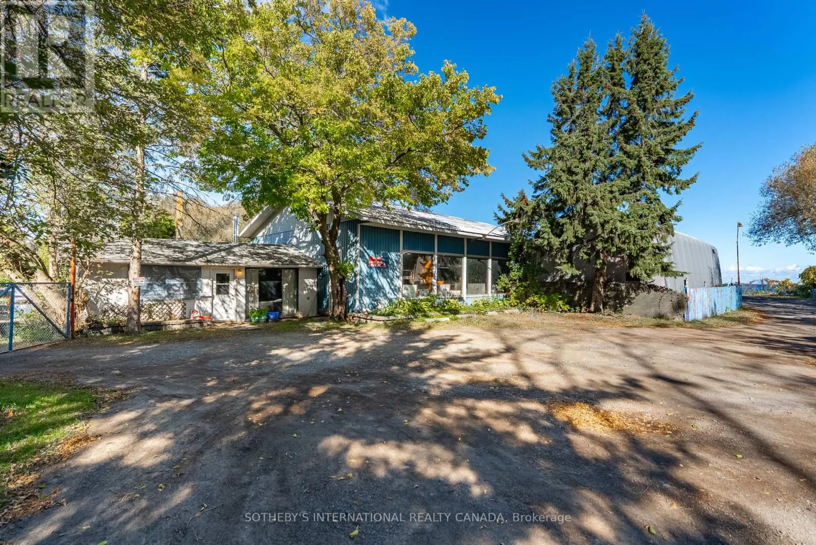 471 MAPLE AVENUE
