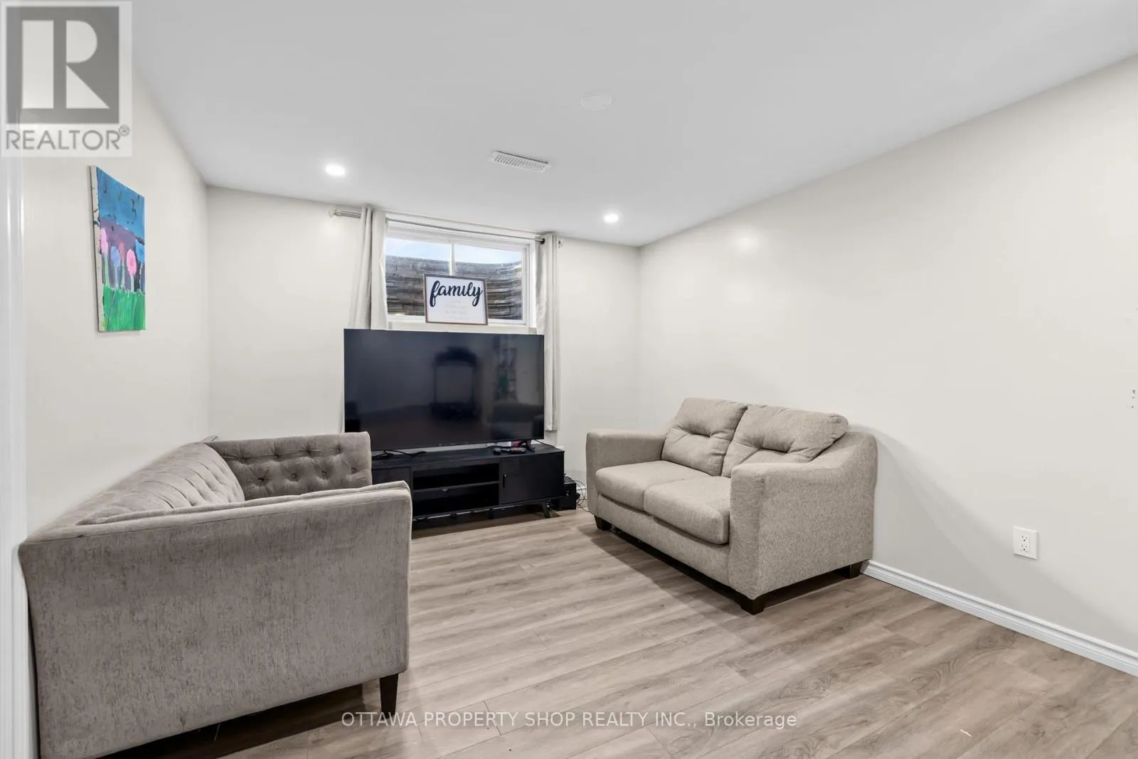 54 ERAMOSA CRESCENT