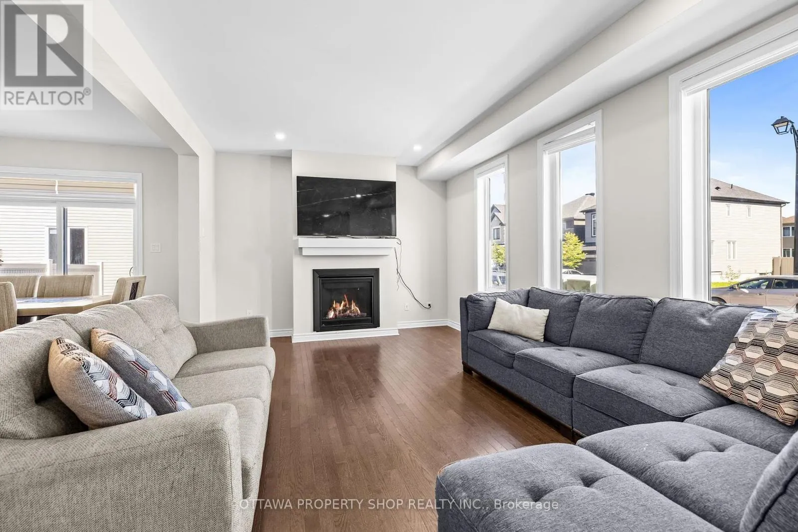 54 ERAMOSA CRESCENT