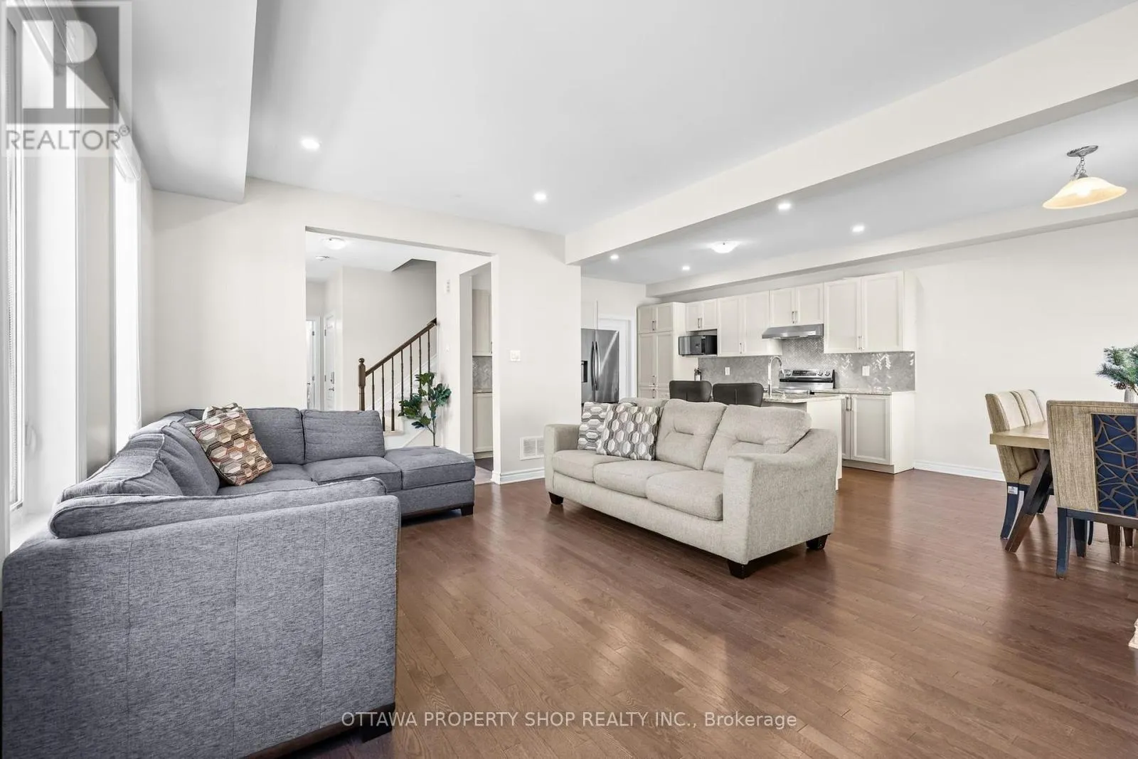 54 ERAMOSA CRESCENT