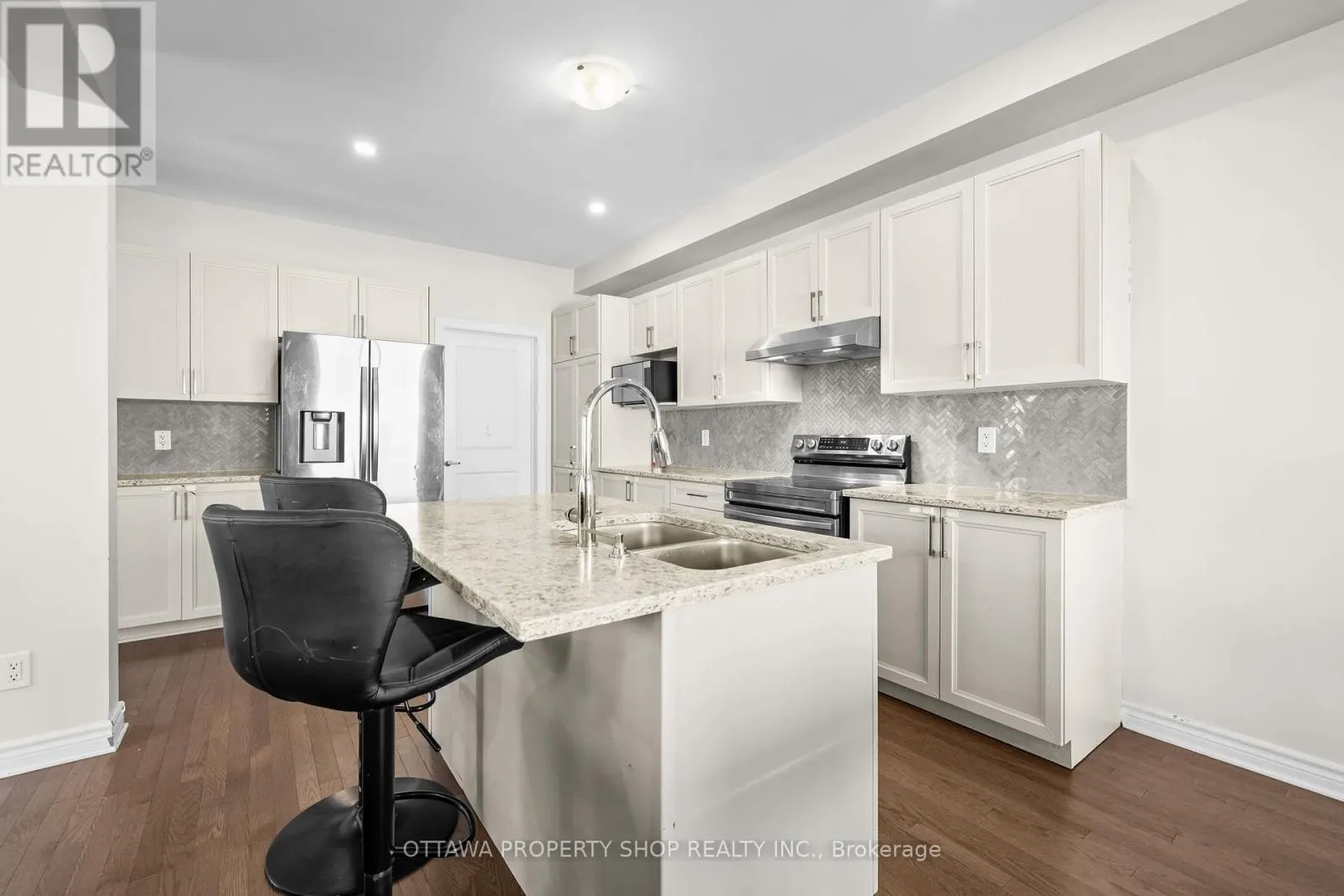 54 ERAMOSA CRESCENT