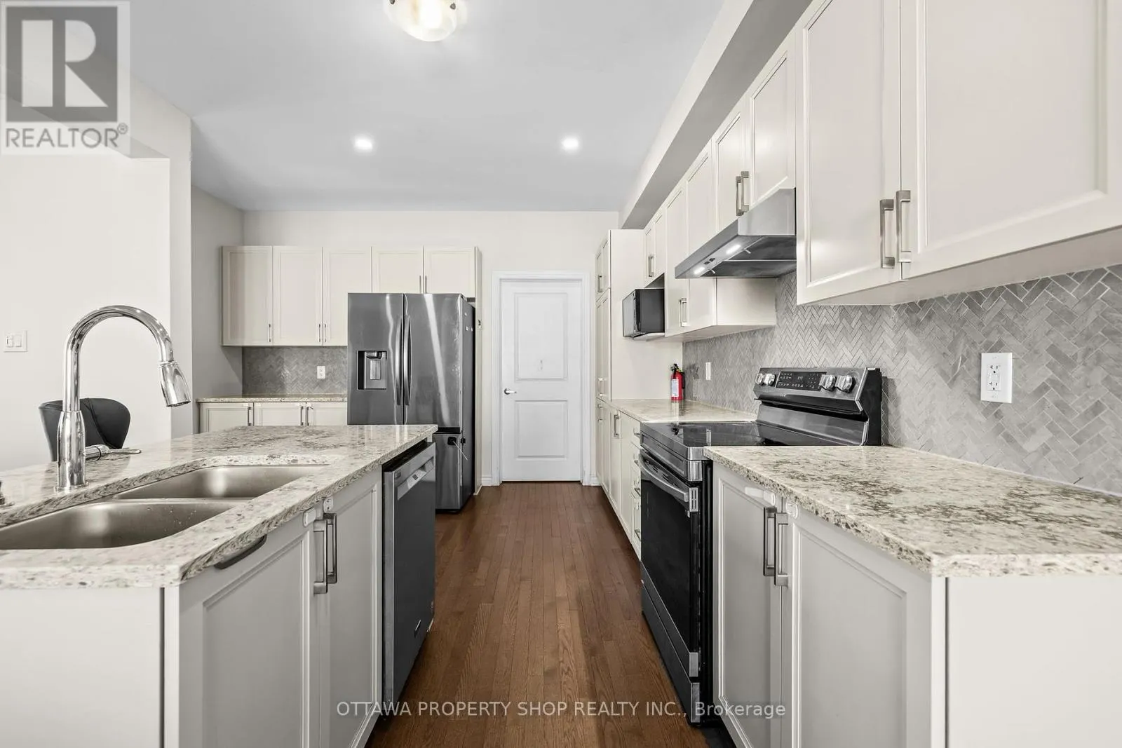54 ERAMOSA CRESCENT