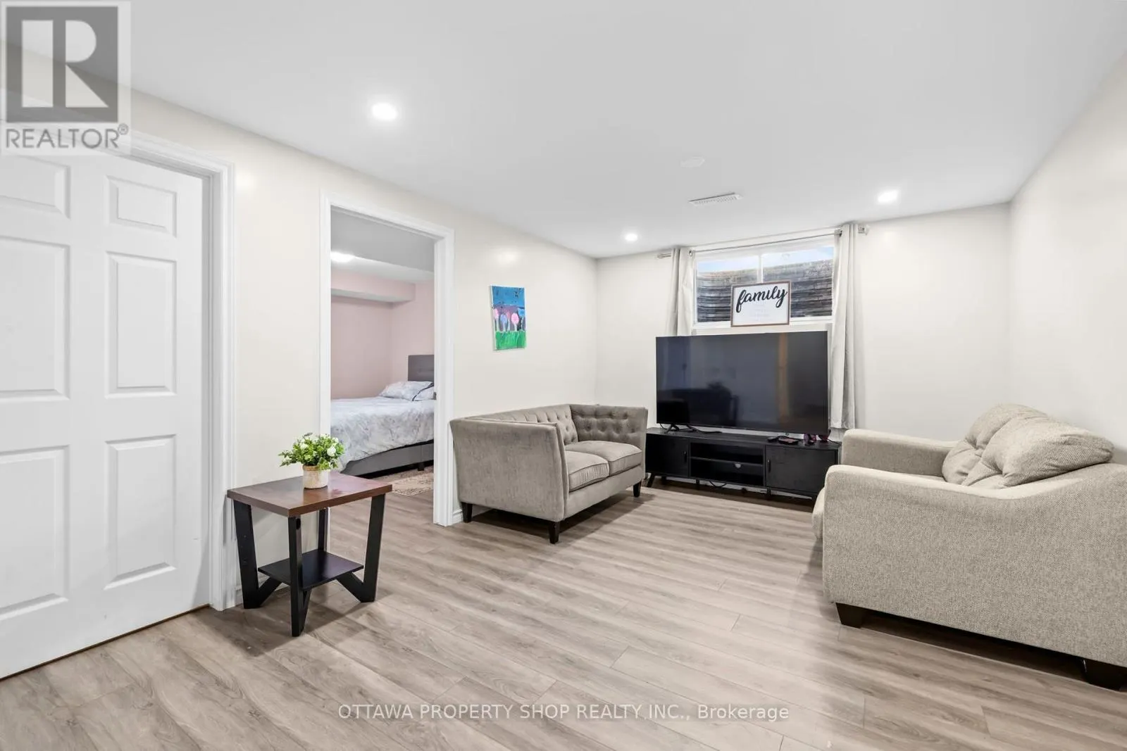 54 ERAMOSA CRESCENT