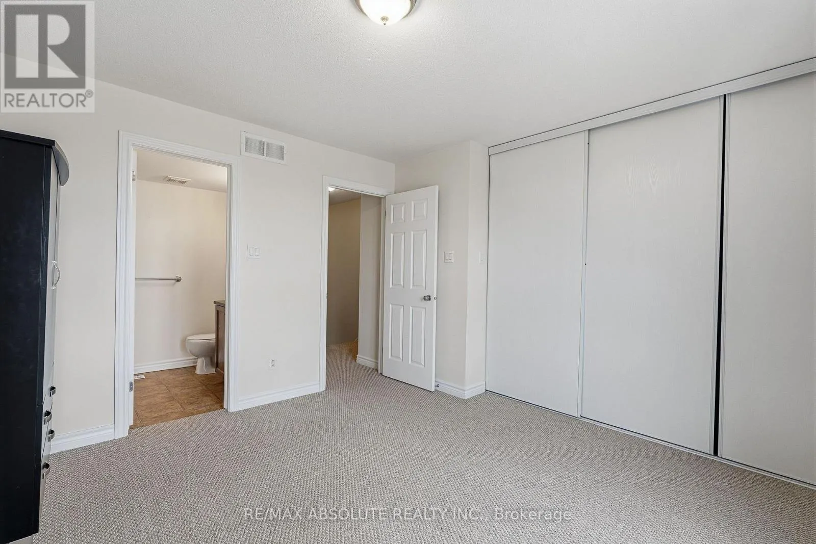 581 LAKERIDGE DRIVE