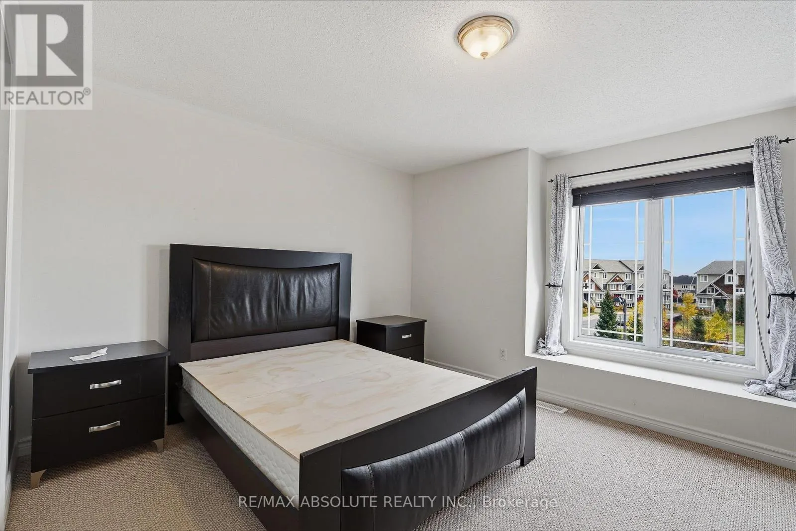 581 LAKERIDGE DRIVE