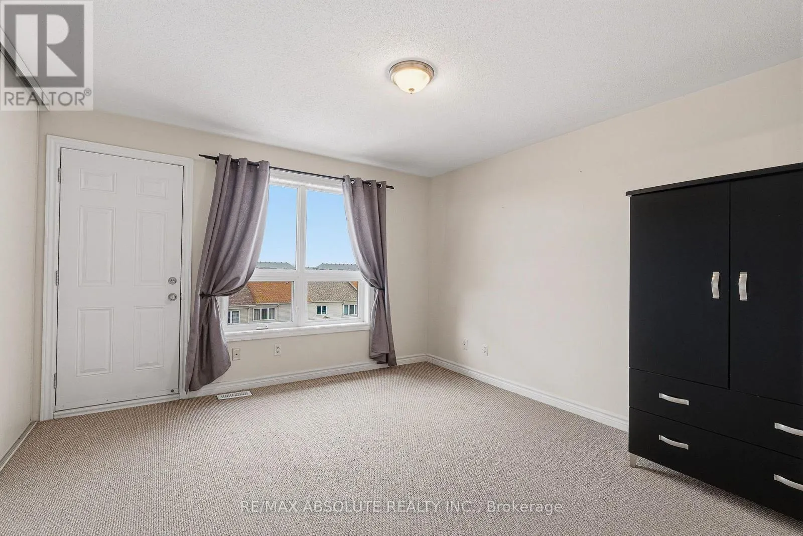 581 LAKERIDGE DRIVE