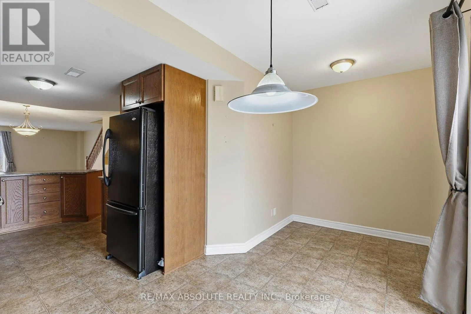 581 LAKERIDGE DRIVE