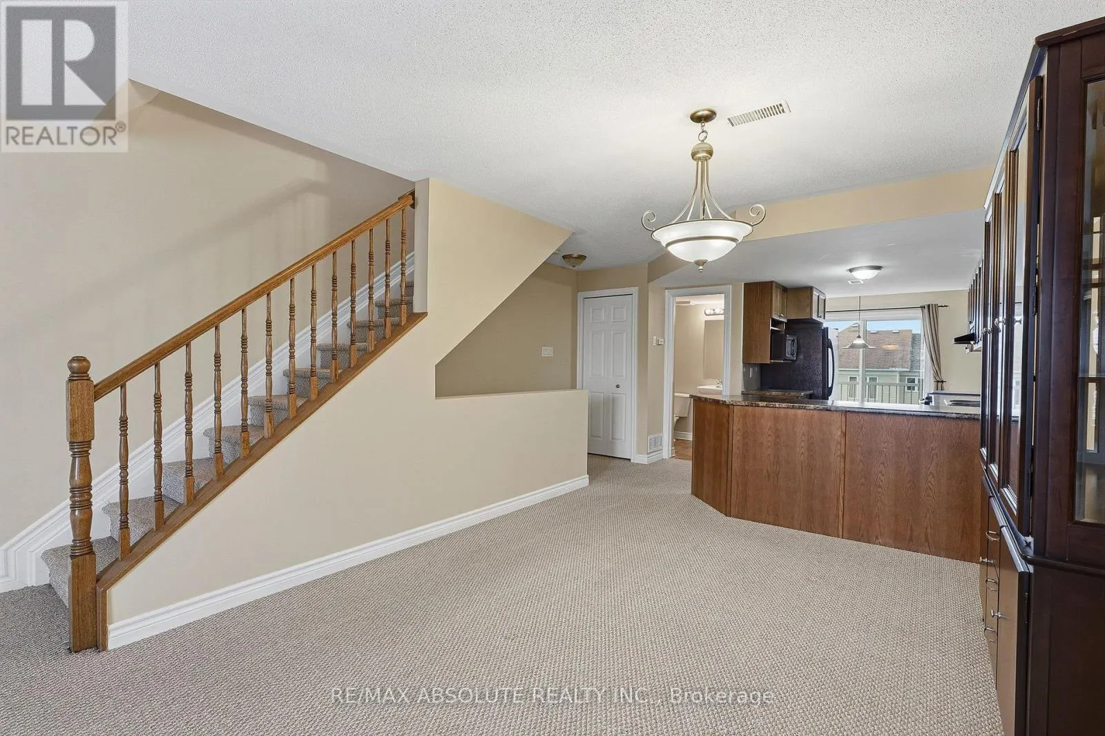 581 LAKERIDGE DRIVE