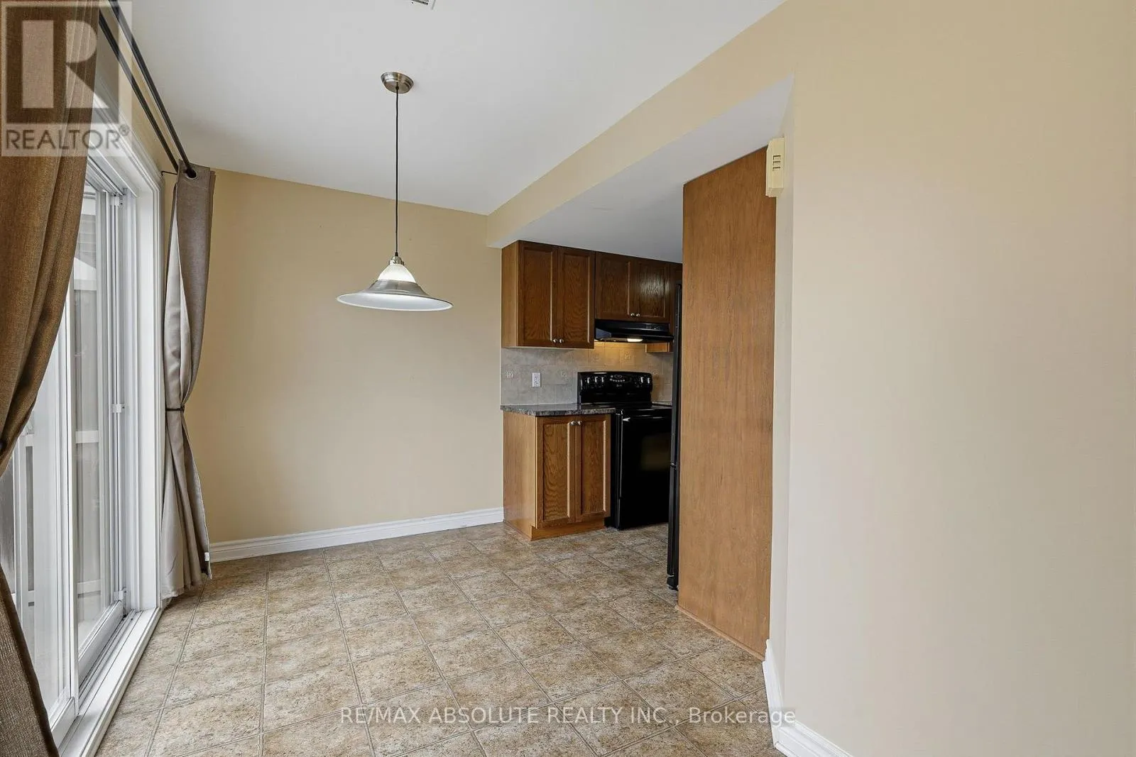 581 LAKERIDGE DRIVE