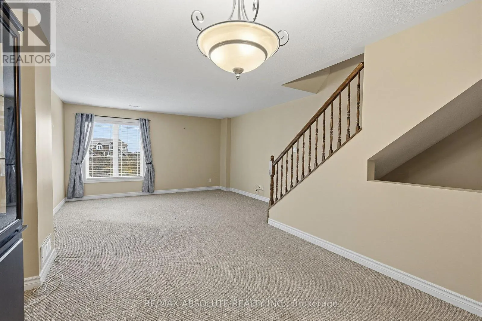 581 LAKERIDGE DRIVE