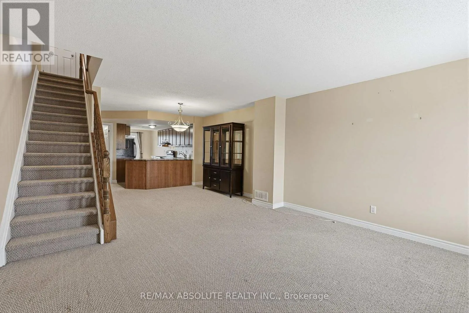 581 LAKERIDGE DRIVE