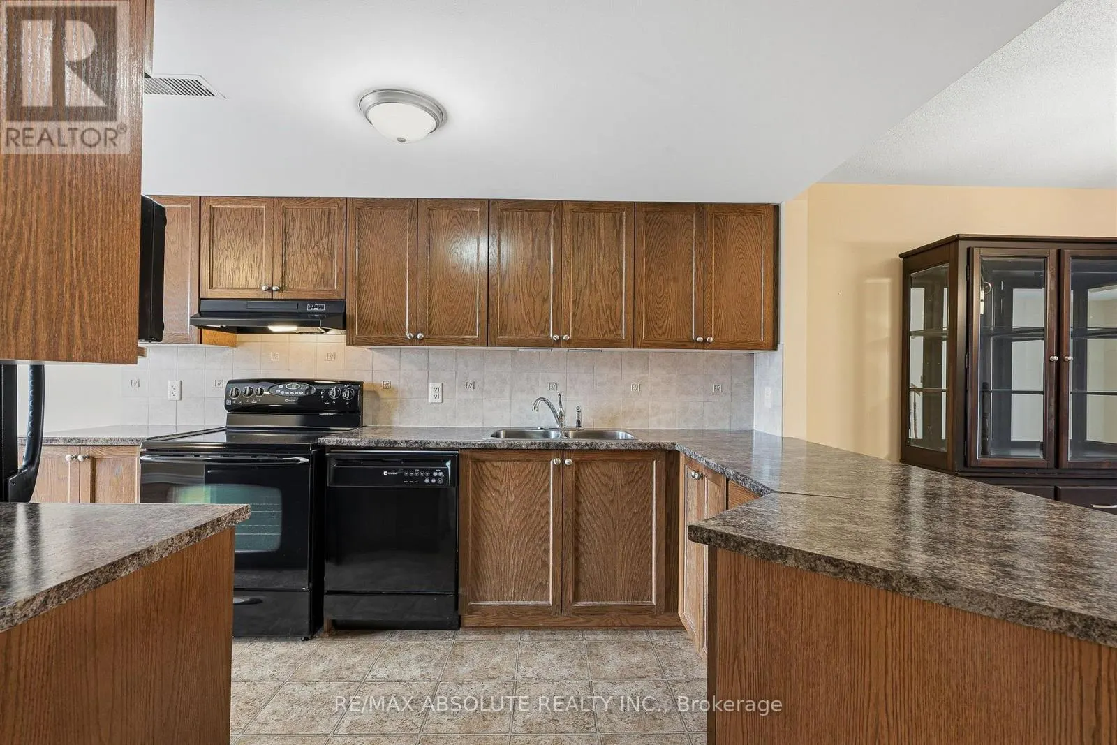 581 LAKERIDGE DRIVE