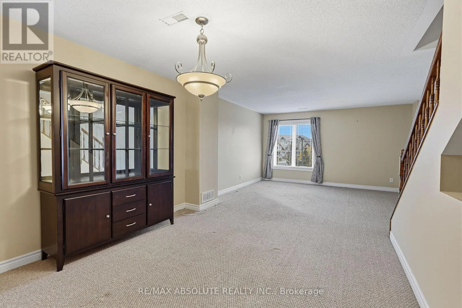 581 LAKERIDGE DRIVE