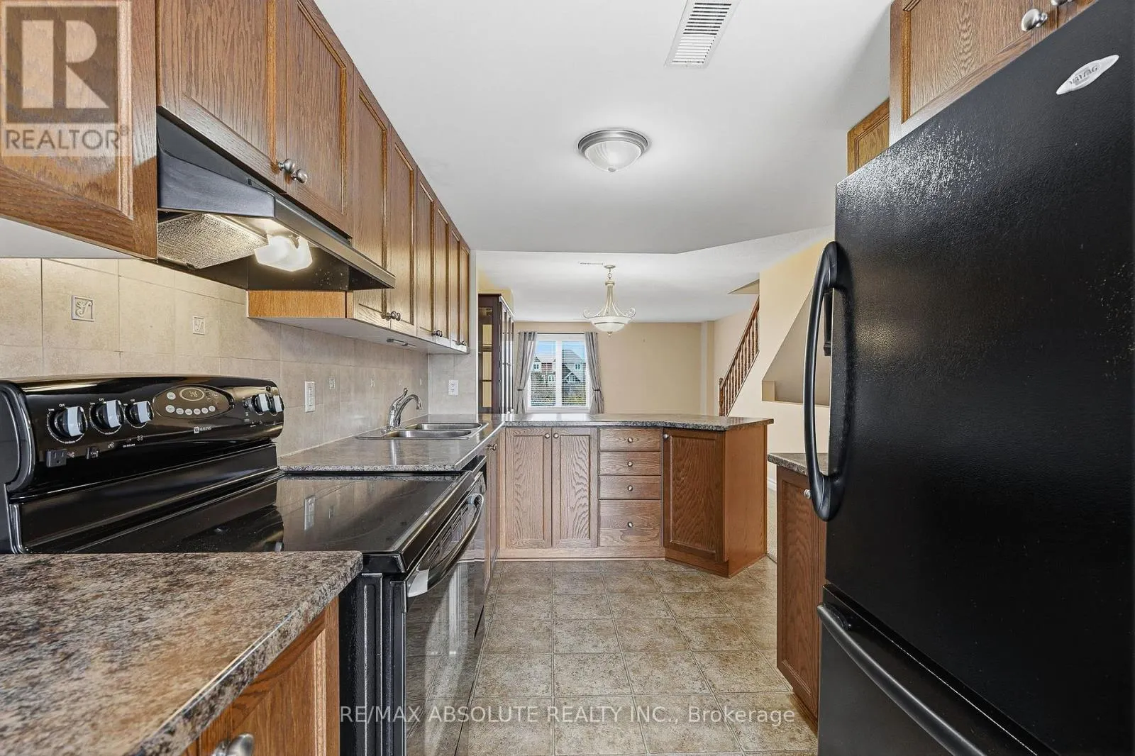 581 LAKERIDGE DRIVE