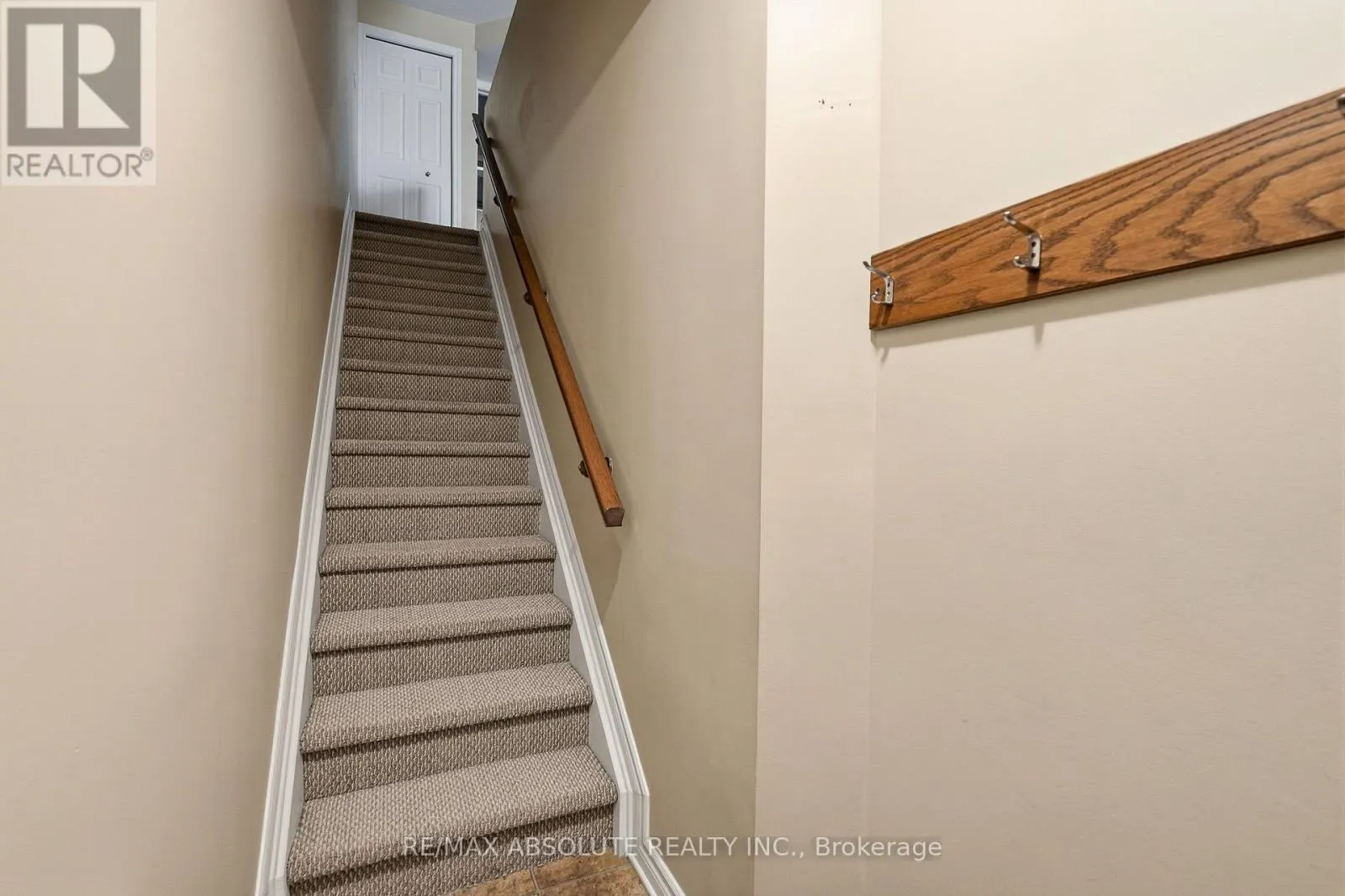581 LAKERIDGE DRIVE