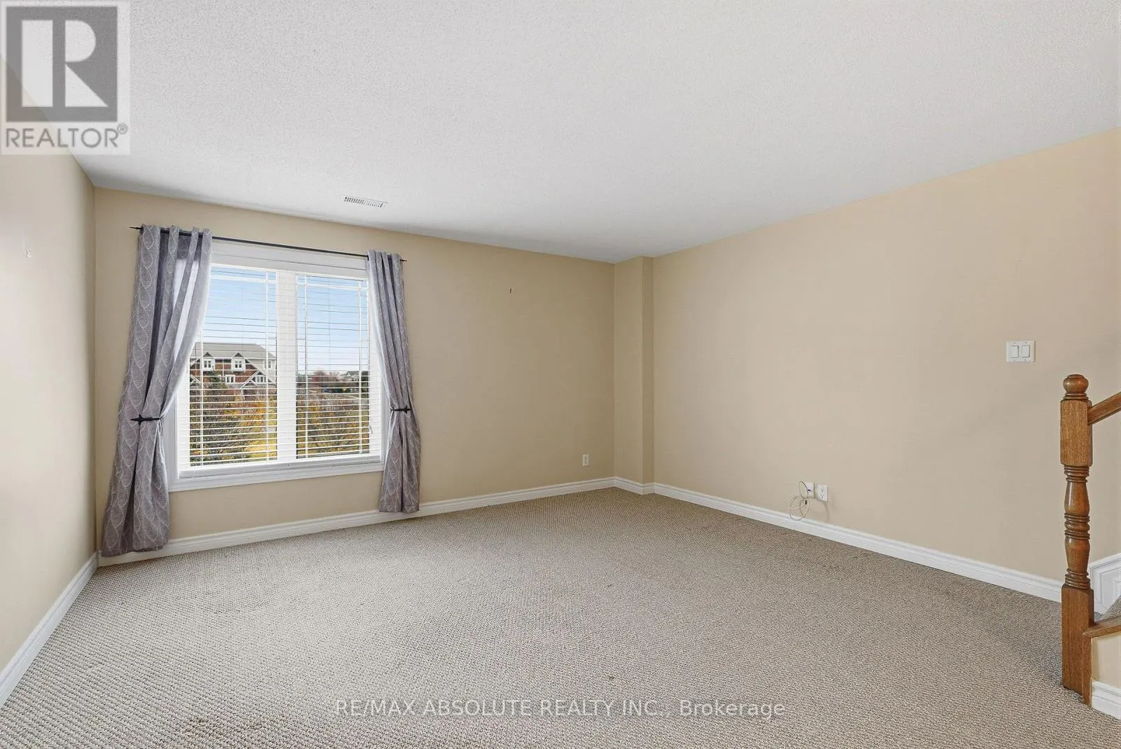 581 LAKERIDGE DRIVE