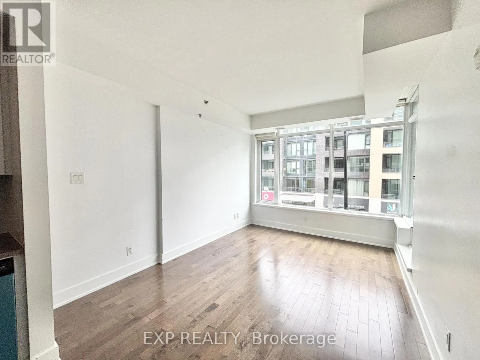 208 - 98 RICHMOND ROAD