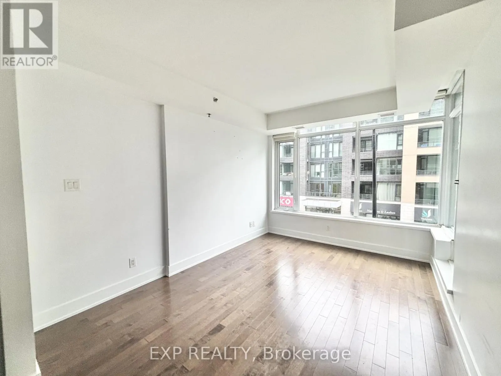 208 - 98 RICHMOND ROAD