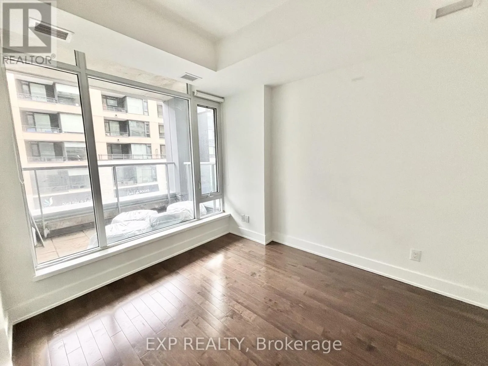 208 - 98 RICHMOND ROAD