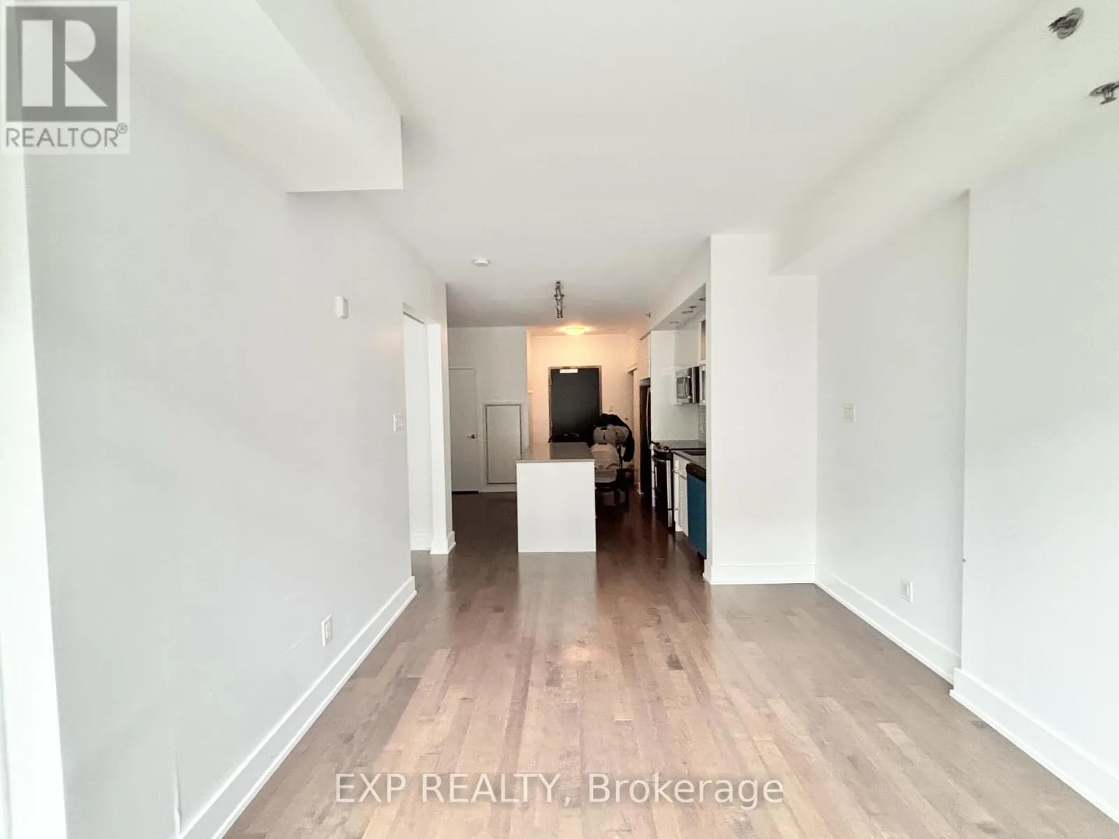 208 - 98 RICHMOND ROAD