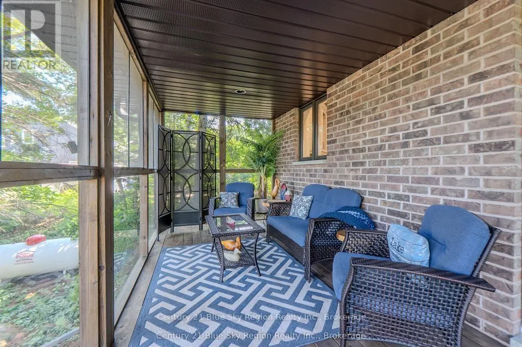 731 MACPHERSON DRIVE