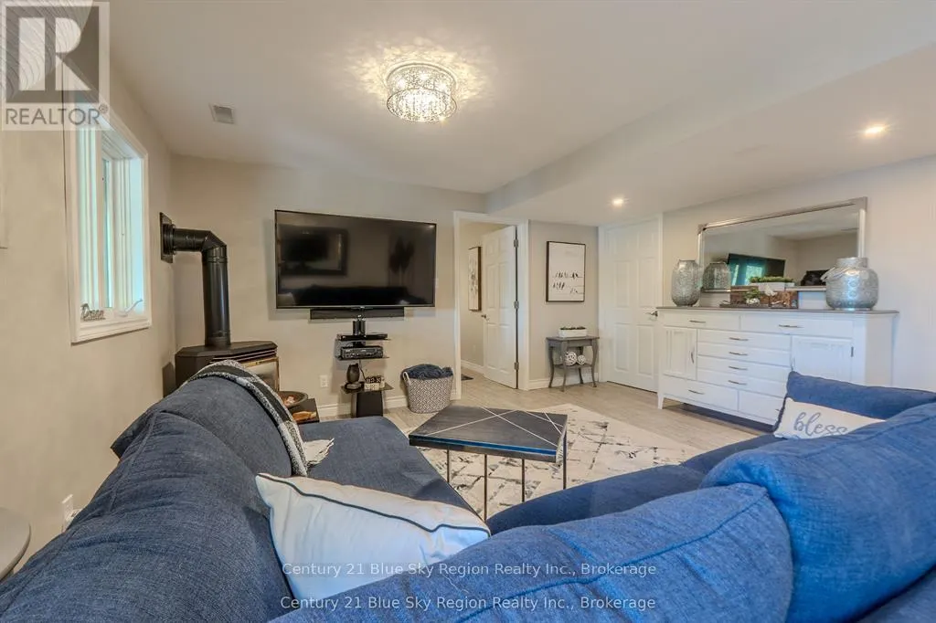 731 MACPHERSON DRIVE