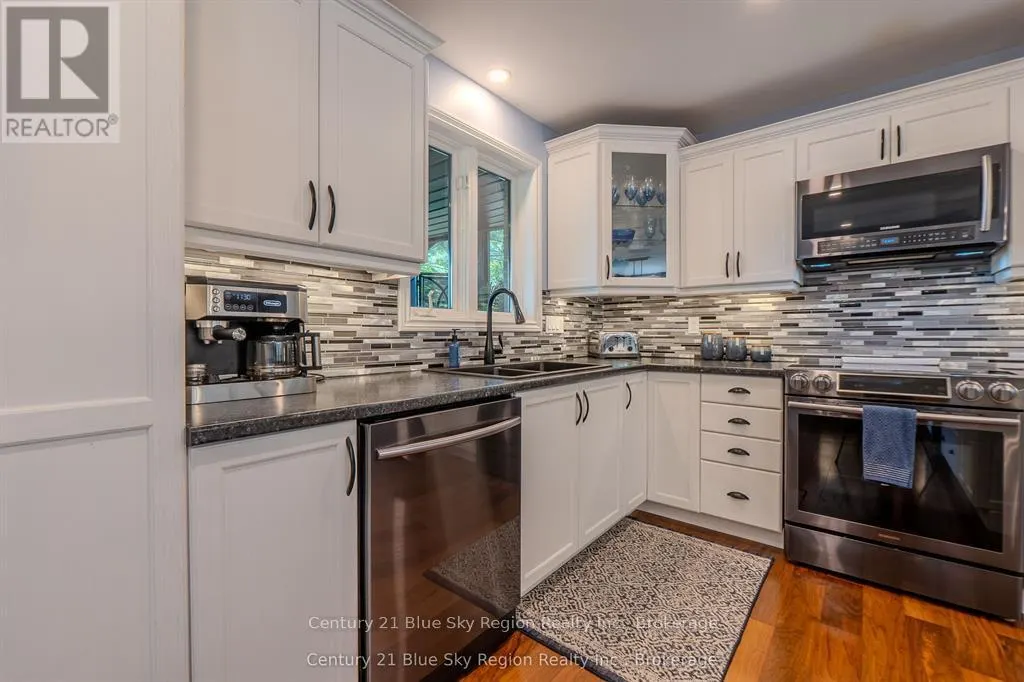 731 MACPHERSON DRIVE