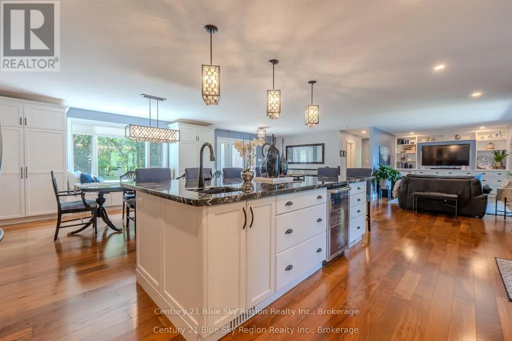 731 MACPHERSON DRIVE
