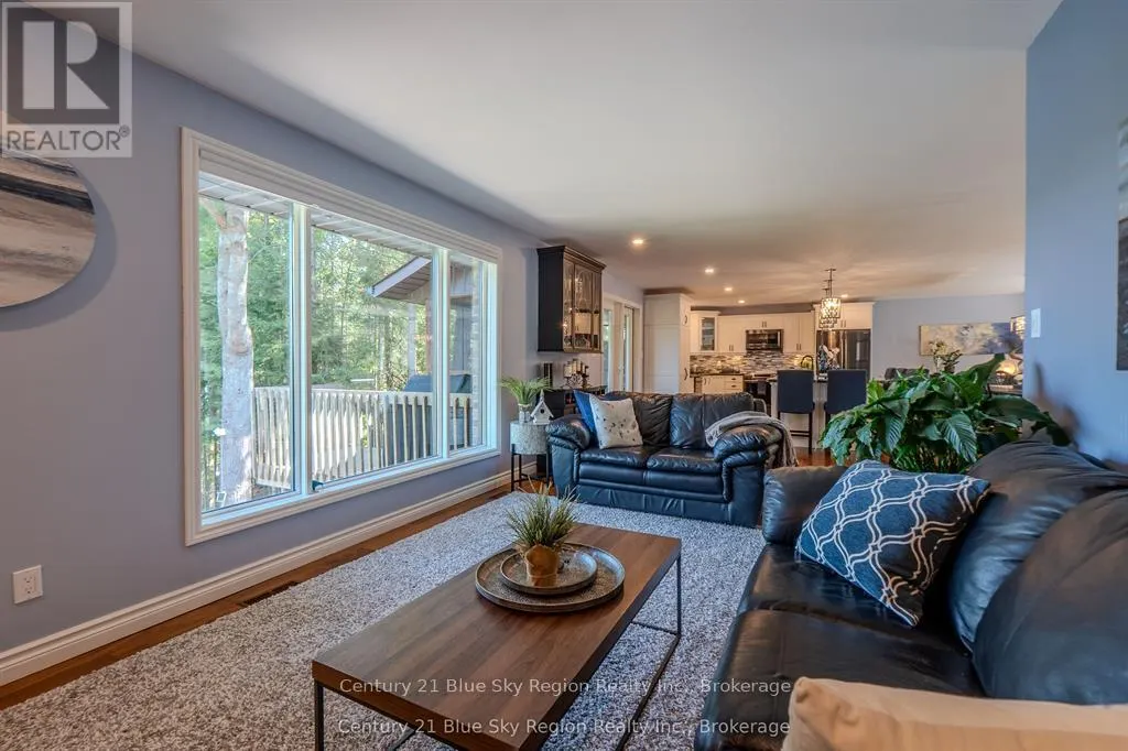 731 MACPHERSON DRIVE