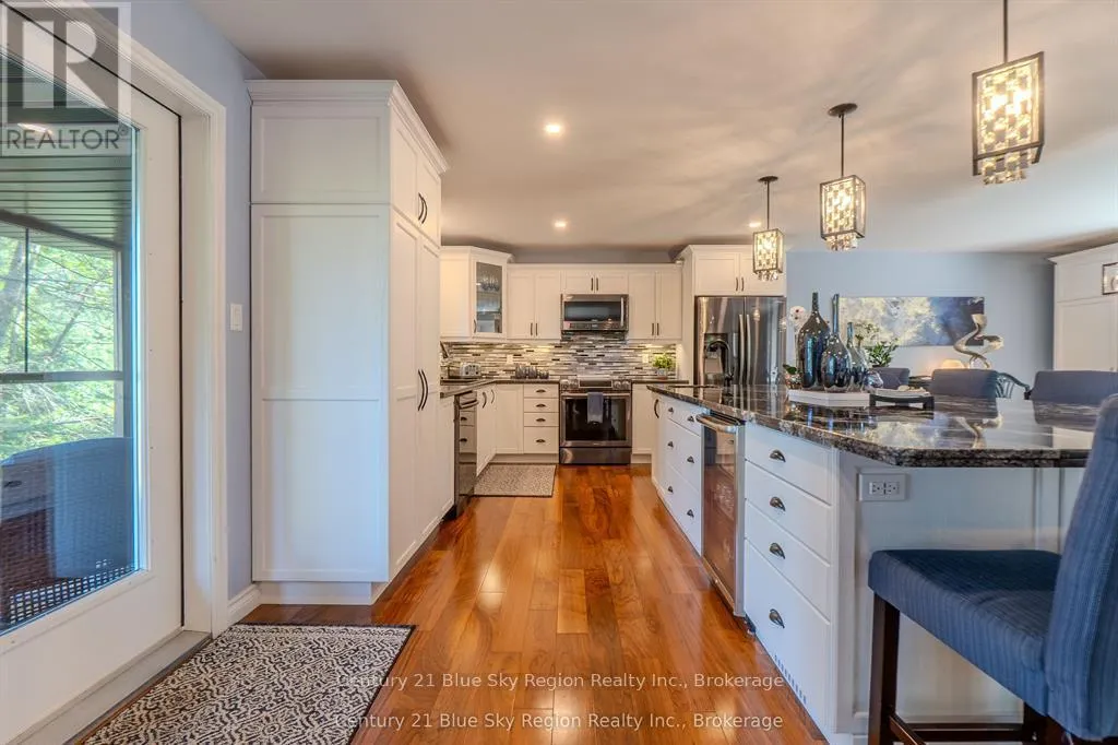 731 MACPHERSON DRIVE
