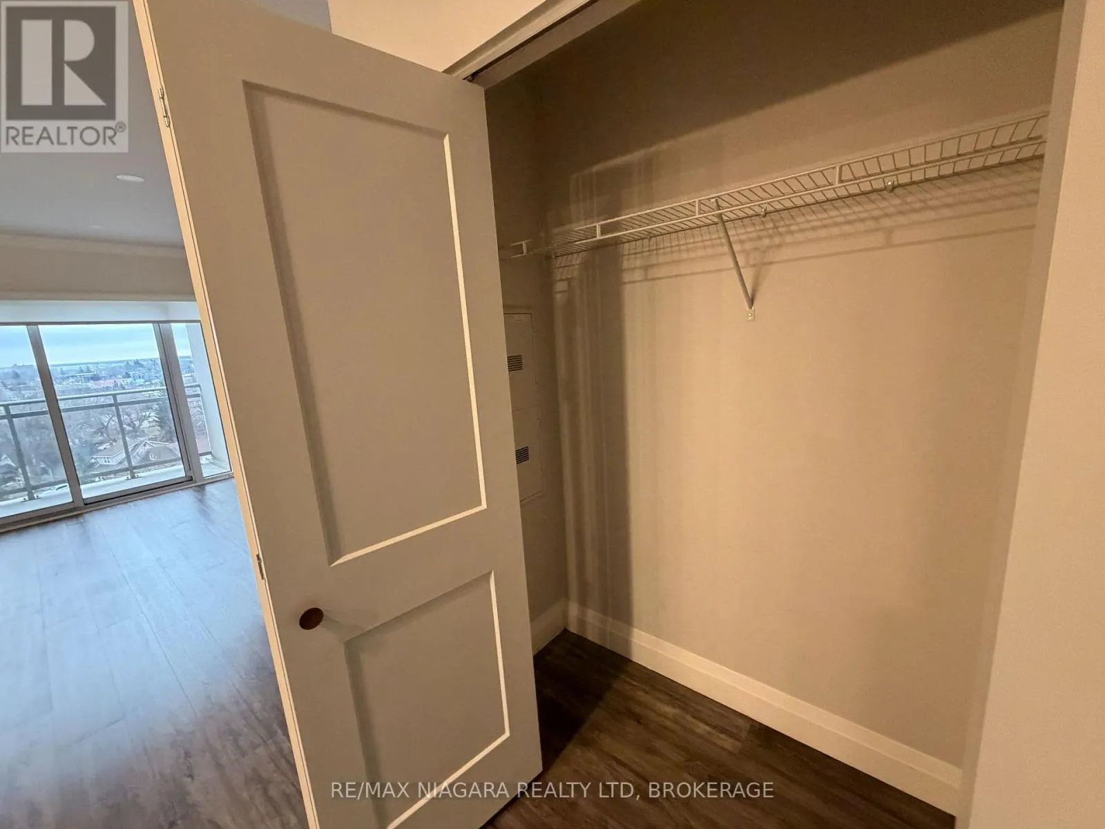 814 - 5698 MAIN STREET #814