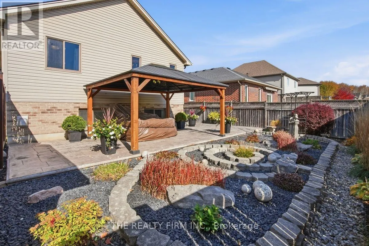 345 PORTRUSH PLACE