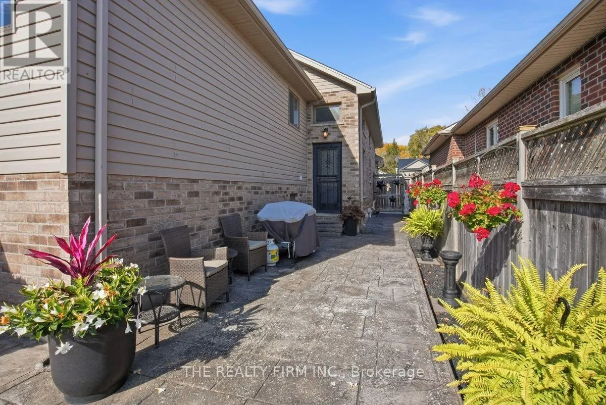 345 PORTRUSH PLACE