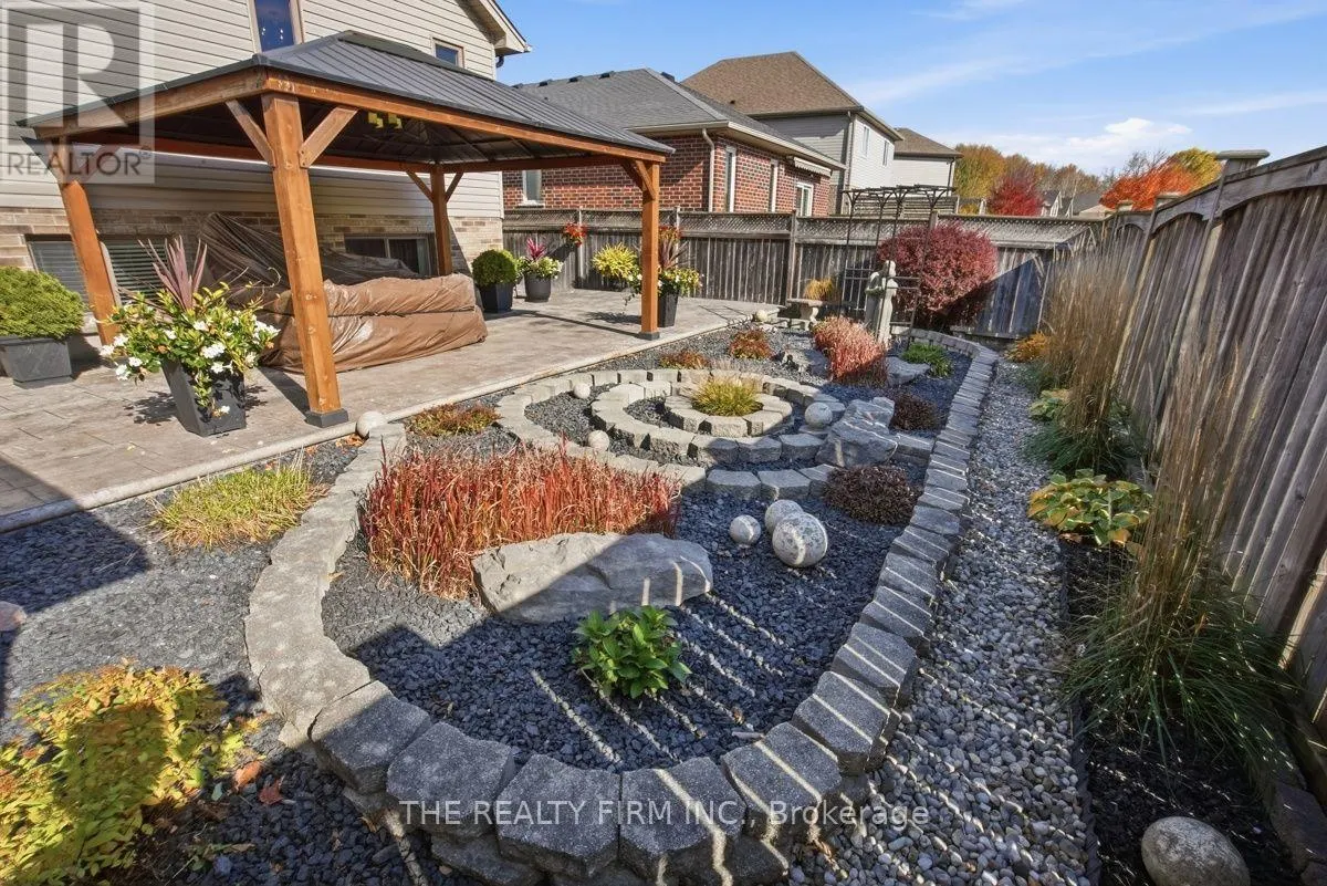 345 PORTRUSH PLACE