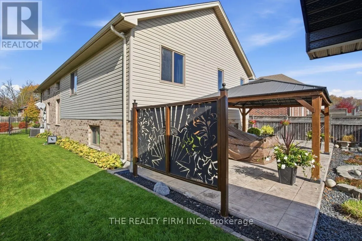 345 PORTRUSH PLACE