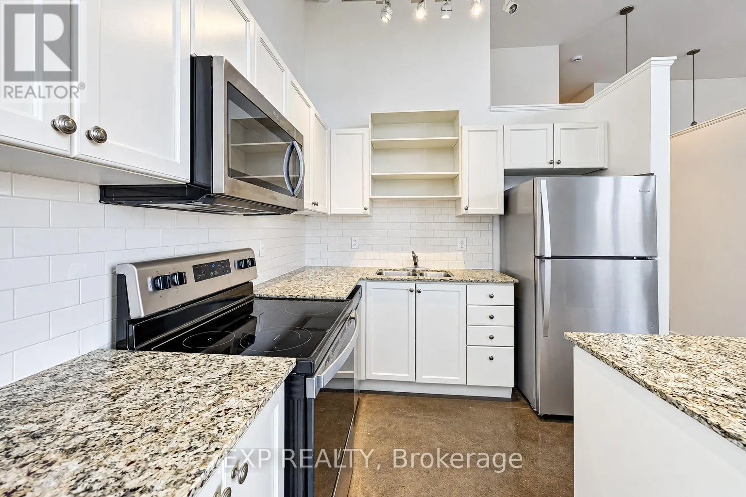 507 - 404 KING STREET W