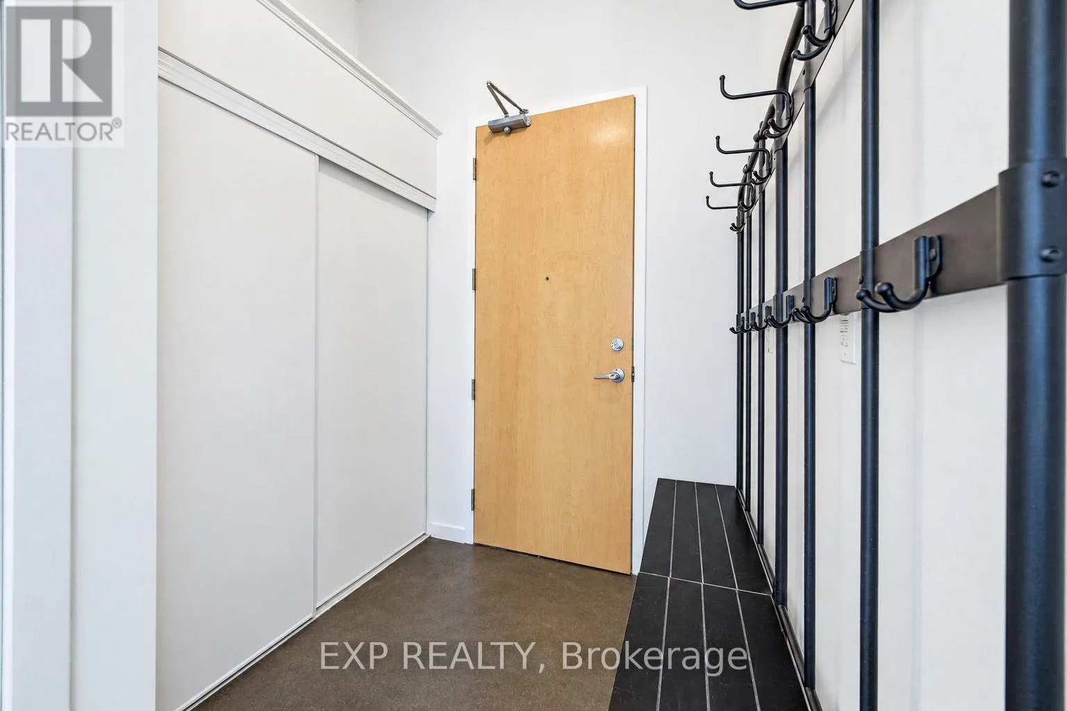 507 - 404 KING STREET W