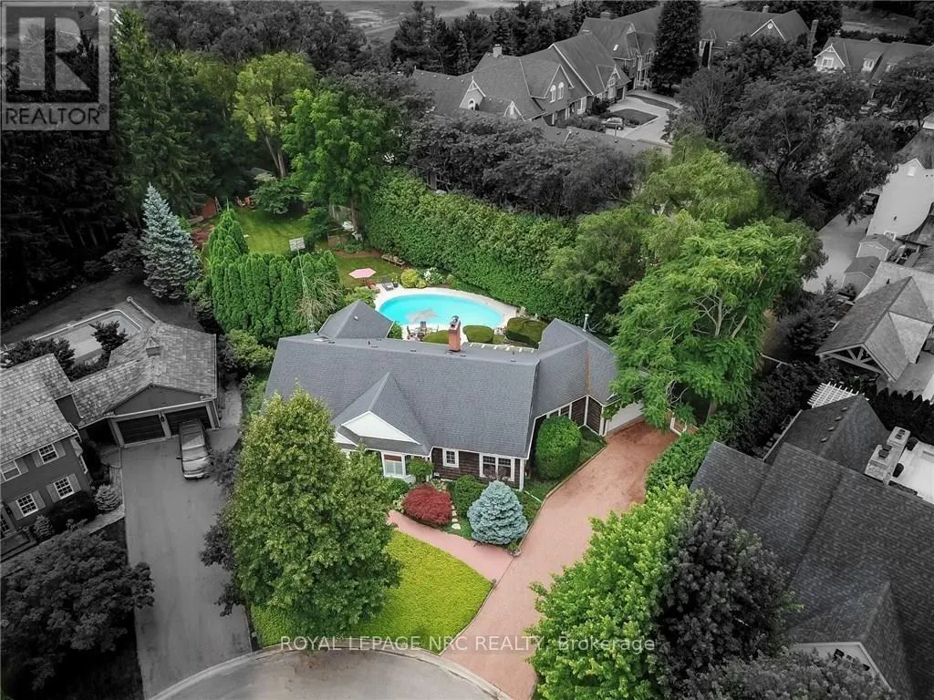 7 CHRISTOPHER STREET