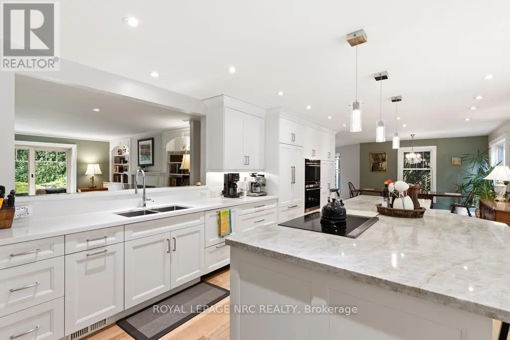 7 CHRISTOPHER STREET