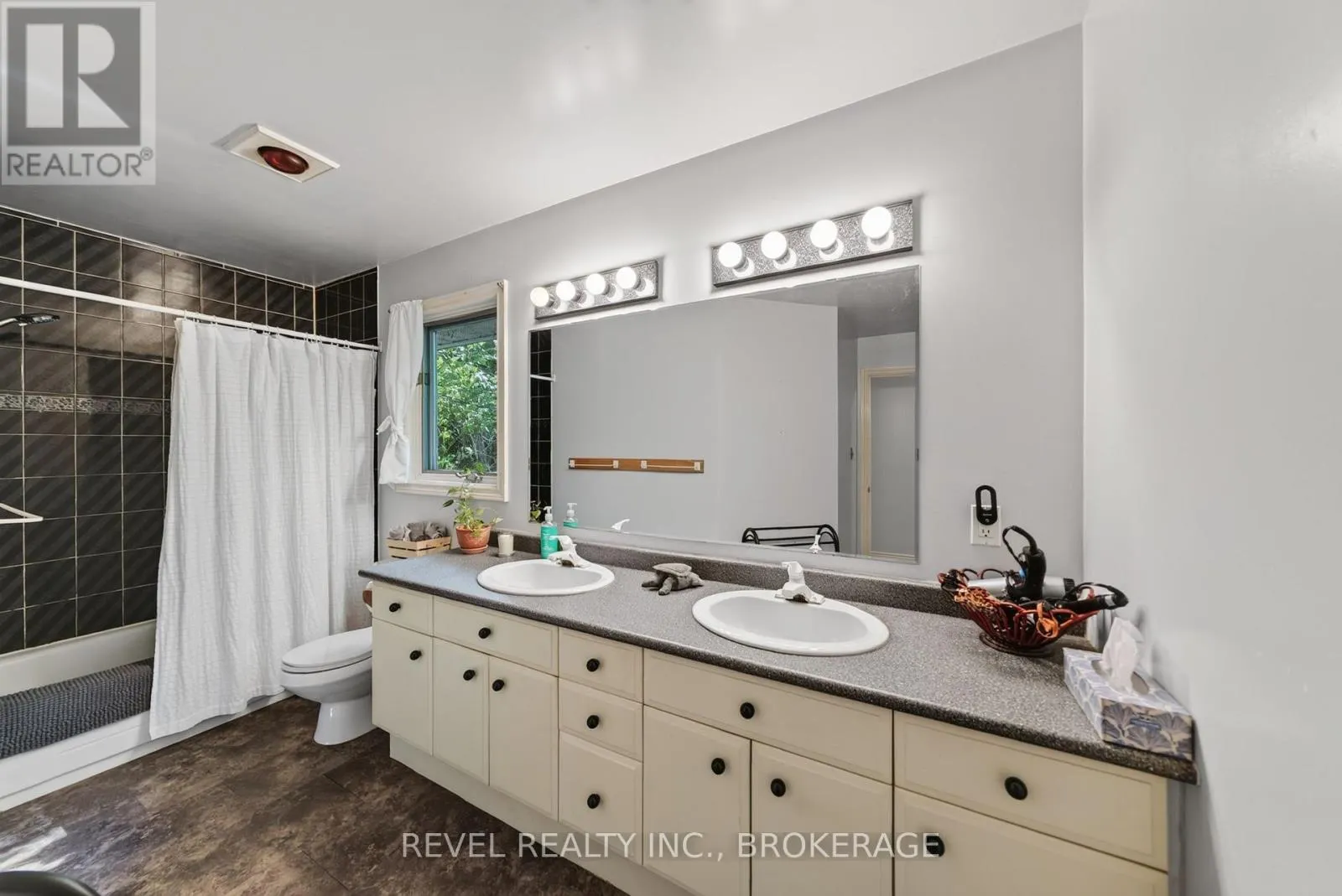 5383 RIDEAU ROAD