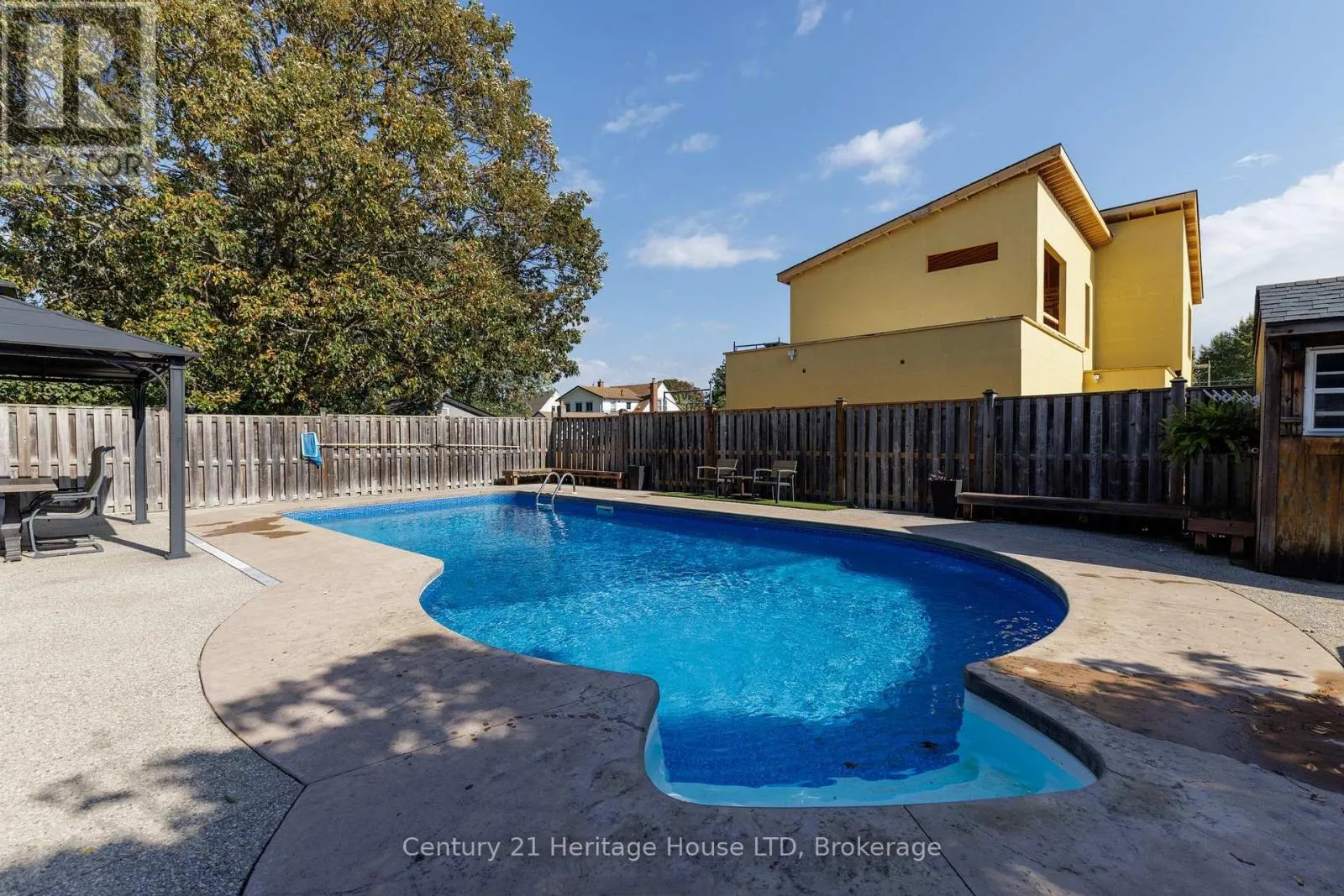 40 STRADA BOULEVARD