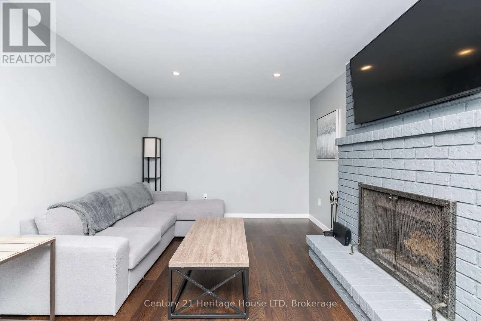 40 STRADA BOULEVARD