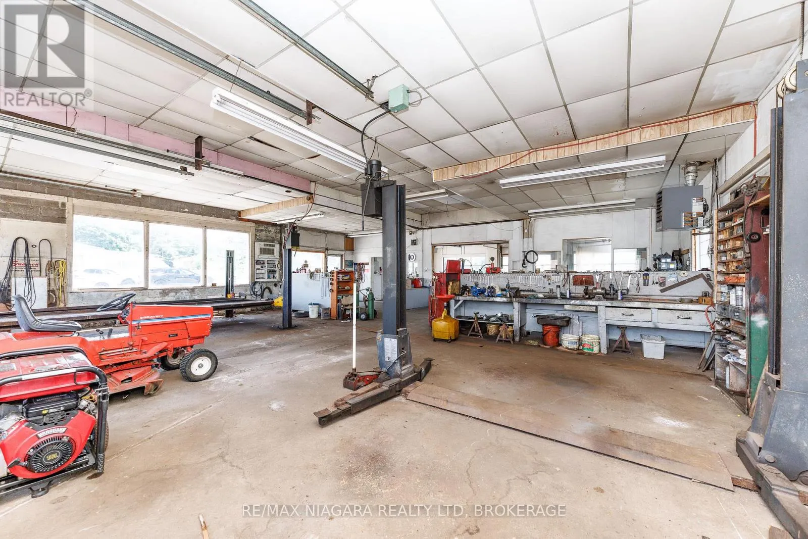 3867 DOMINION ROAD