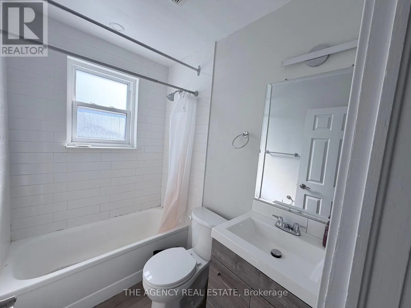 9 - 100 KING EDWARD AVENUE #9