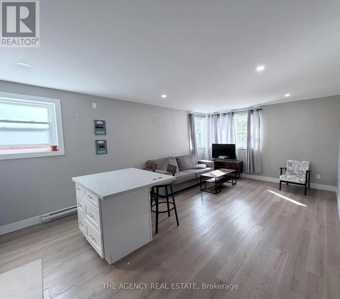 9 - 100 KING EDWARD AVENUE #9