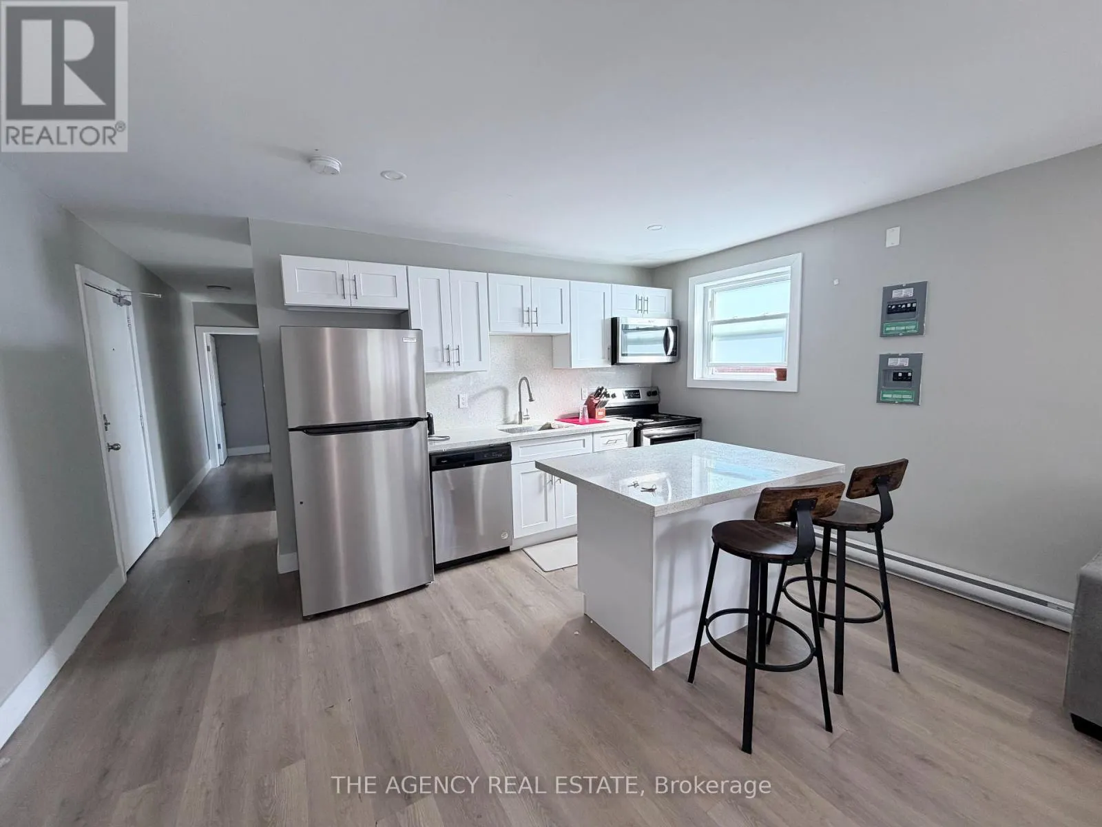 9 - 100 KING EDWARD AVENUE #9