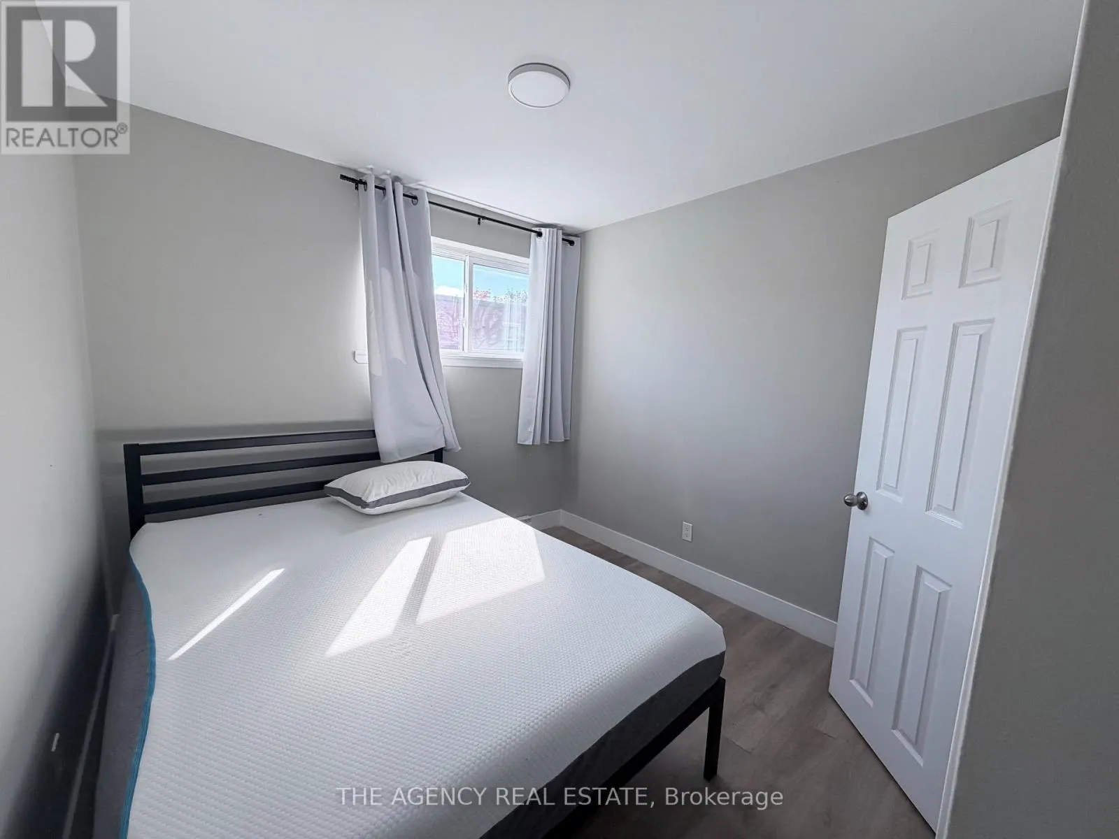9 - 100 KING EDWARD AVENUE #9
